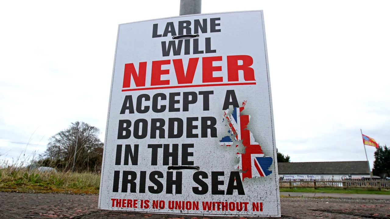 La 25 de ani de la semnarea acordului de pace din Irlanda de Nord, premierul britanic Sunak vrea continuitate. Provincia se află într-un impas politic post-Brexit