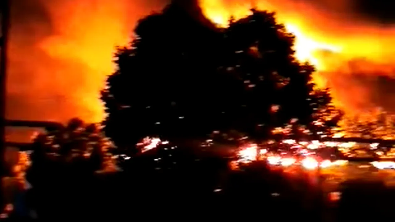 Încă un incendiu la Dâmboviţa: arde un depozit lângă fabrica de armament