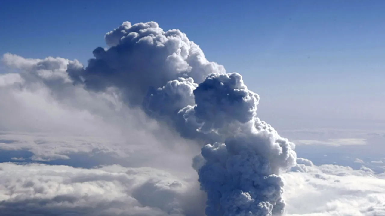 Lista zborurilor din şi spre România afectate de erupţia vulcanică din Islanda