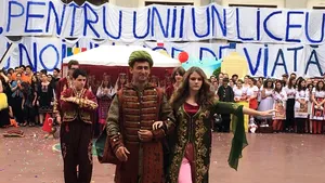 Ziua Europei, sărbătorită de elevii de la Colegiului „Gheorghe Lazăr” din Capitală: Fiecare stat, repezentat prin costume, dansuri şi cântece | FOTO, VIDEO 
