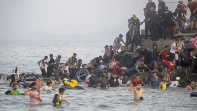 EXTERNE Zeci de mii de migranți s-au întors în mod voluntar în Maroc după ce au trecut pe teritoriul spaniol Ceuta