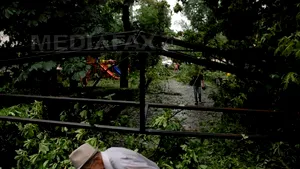 AVERTIZARE METEO DE VÂNT pentru 12 judeţe şi Capitală