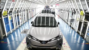 Probleme în lanţul global de aprovizionare. Un important producător auto extinde oprirea producţiei la mai multe fabrici