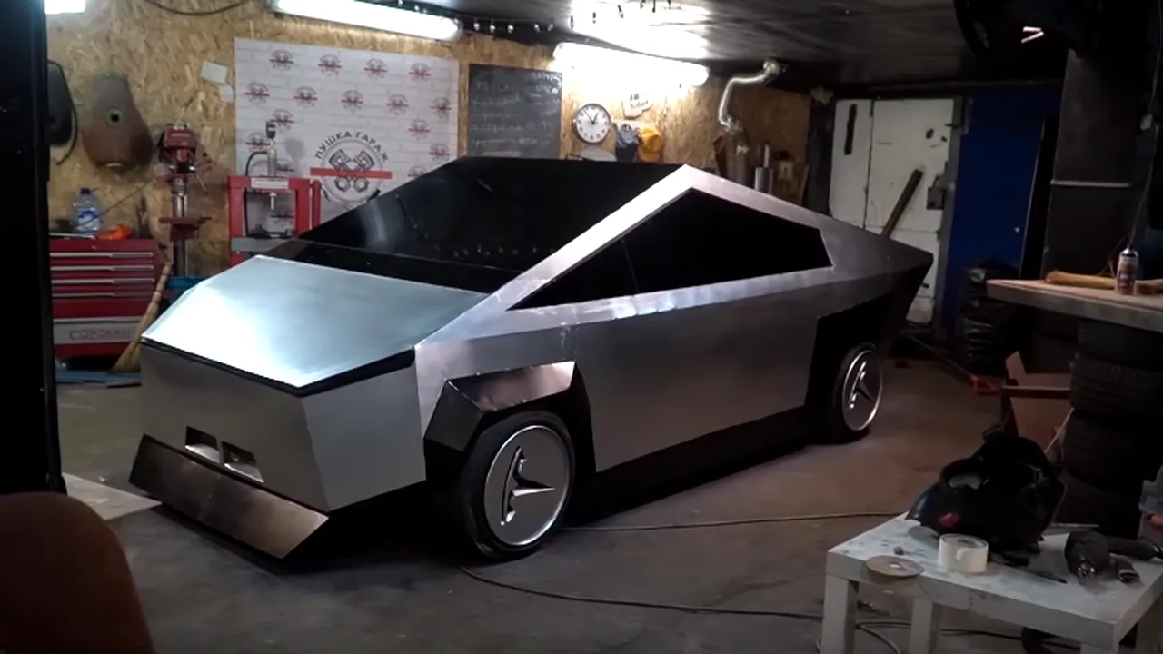 Varianta rusească Tesla Cybertruck, scoasă la vânzare. Cât costă o „călătorie infernală”. VIDEO
