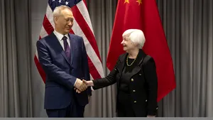 Secretarul american al Trezoreriei a mers la Beijing pentru a calma relaţiile economice tensionate dintre SUA şi China