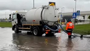 Primăria Sectorului 5 continuă acțiunile pentru limitarea efectelor produse de ploaia abundentă (P)