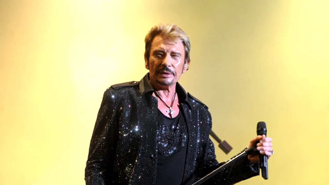 Johnny Hallyday va fi operat de hernie de disc