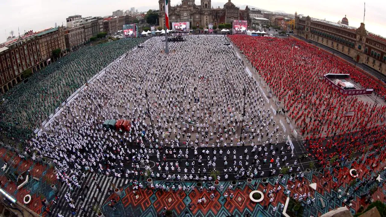 Record mondial. Peste 14.000 de oameni au participat la un curs de box organizat în Mexico City