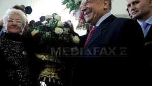 Ion Iliescu împlineşte astăzi 82 de ani. Ce cadou a primit de la Traian Băsescu