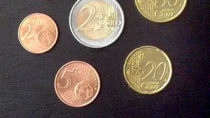 Miercuri, 2 ianuarie 2002 / 12:13:00 - Moneda euro a devenit realitate în viaţa cotidiană a europenilor
