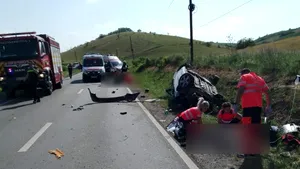 Accident grav în Cluj: un mort și un rănit după ce mașina a intrat într-un cap de pod