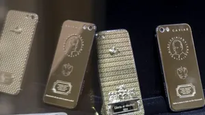 IPhone-uri din aur, gravate cu chipul lui Vladimir Putin, puse în vânzare în Rusia