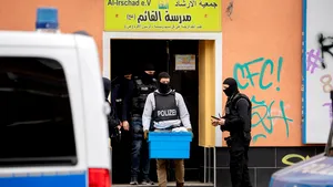 Germania interzice mişcările radical islamiste şi face descinderi / Poliţia a efectuat raiduri asupra moscheilor şi centrelor legate de grupul Hezbollah