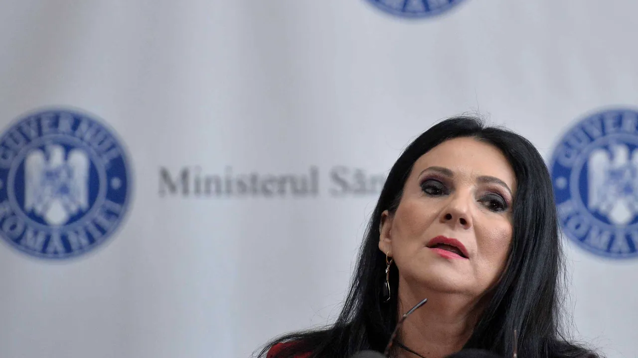Ministrul Sănătăţii a fost certat după ce a umblat printr-un spital fără echipament de protecţie