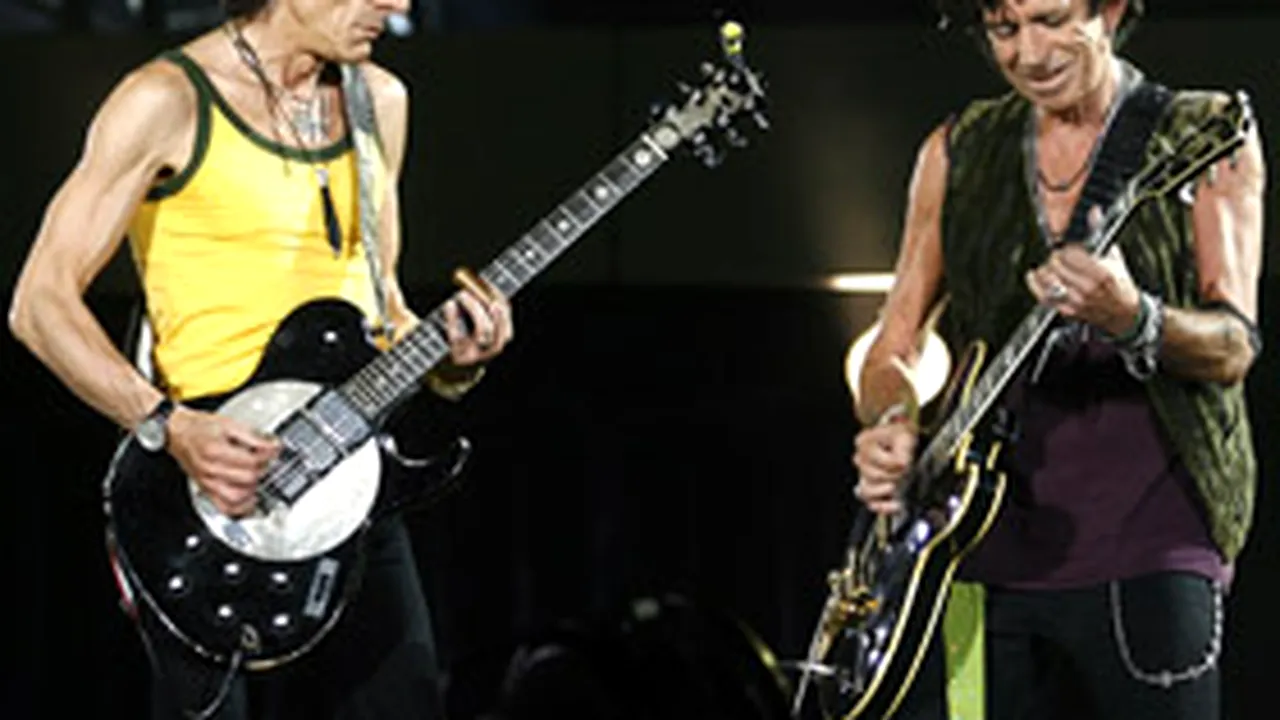 Membrii Rolling Stones au fumat pe scenă, în ciuda legilor din Anglia