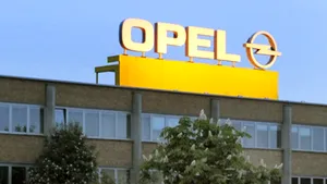 Opel poate intra în faliment dacă planurile de preluare ale Fiat şi Magna nu sunt adecvate