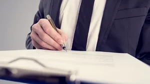 Liberalii vor sesizarea CCR pe noile taxe pentru contractele part-time. PSD: Măsura e bună, PNL nu va avea câştig de cauză