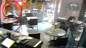 ATENTATELE de la Paris: Atacul de la un restaurant, surprins de camerele de supraveghere - VIDEO