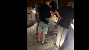 VIDEO | Doi bărbaţi care jucau „alba – neagra” în Mamaia au fost reţinuţi pentru 24 de ore