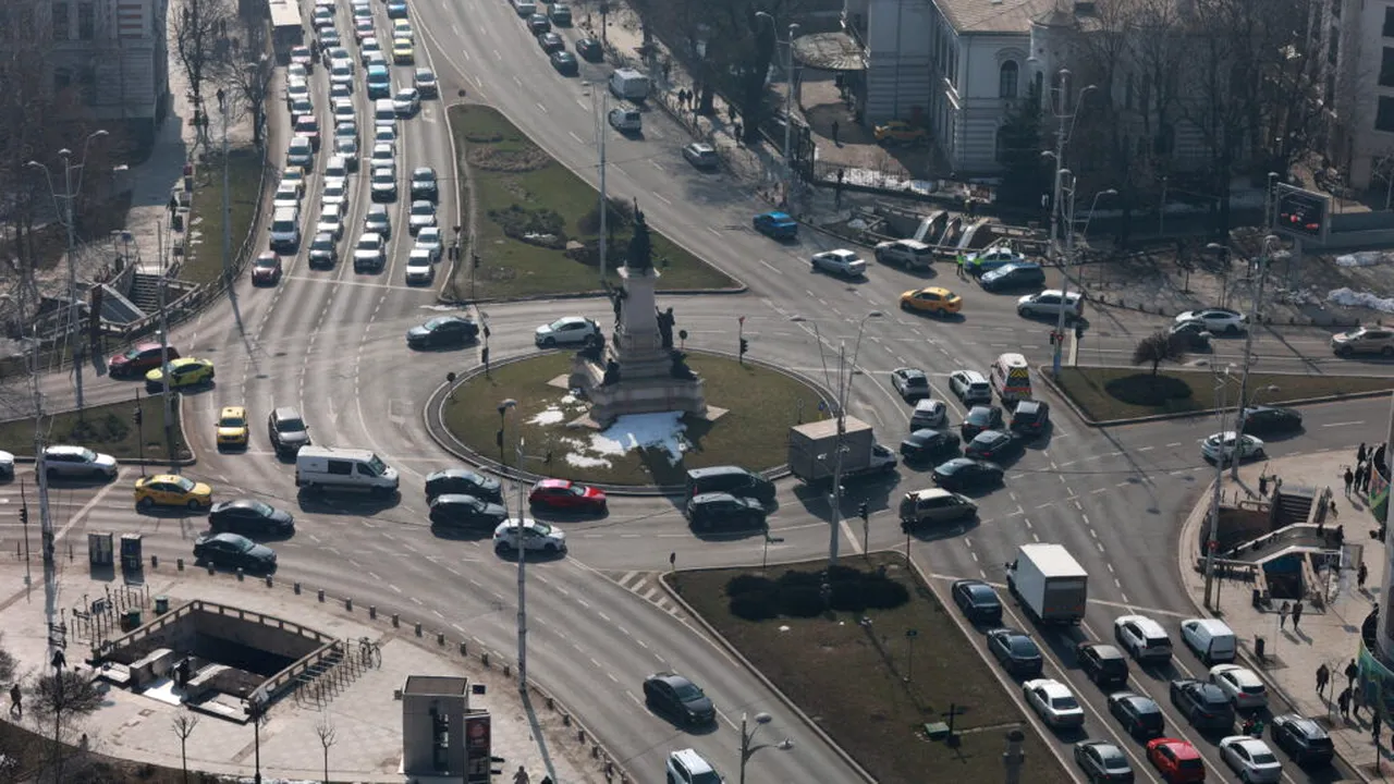 Aproape 2,9 milioane de mașini sufocă Bucureștiul și Ilfovul. Puse în parcări, ar ocupa cât un sfert din Capitală