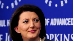 Atifete Jahjaga, prima femeie preşedinte al statului Kosovo, duce o viaţă modestă la trei ani de la numirea în funcţie