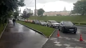 Motivul pentru care într-un oraș din Rusia se montează toalete ecologice în jurul stațiilor de carburanți