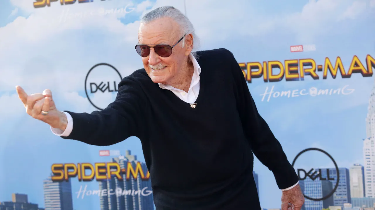 A murit Stan Lee. Celebrul scriitor de benzi desenate şi personaje Marvel avea 95 de ani. Legăturile sale cu România