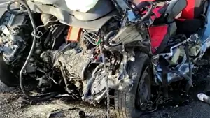 Accident rutier grav, pe drumul naţional 65 - 574, între un autoturism şi un camion. Trei persoane, printre care şi un copil, au decedat