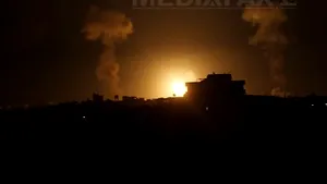 Noi RAIDURI israeliene în Fâşia Gaza: Cel puţin şapte persoane au fost ucise. Peste 300 de ţinte au fost vizate de Israel