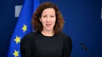 Bruxelles-ul adoptă noile reguli privind certificatele de emisii. Roxana Mînzatu: „Europa se poate decarboniza fără să-și închidă fabricile”. Ce beneficii are România
