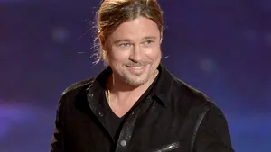 Brad Pitt a cântat la tamburină alături de Bruno Mars, la o gală de caritate din New Orleans - VIDEO