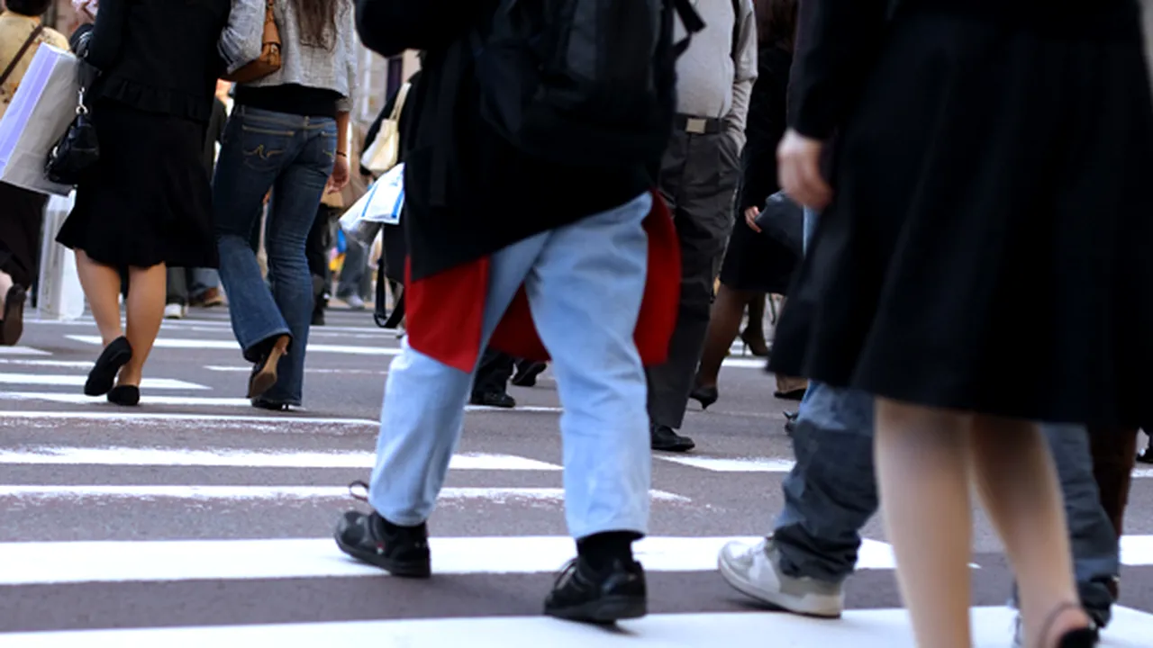 46% din români sunt mulţumiţi de viaţa lor. Doar 4% cred că economia merge bine
