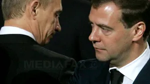 Popularitatea lui Dmitri Medvedev şi Vladimir Putin este în scădere