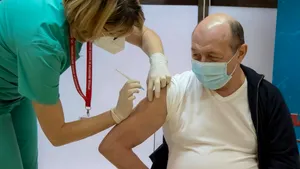 Fostul preşedinte Traian Băsescu s-a vaccinat împotriva Covid-19