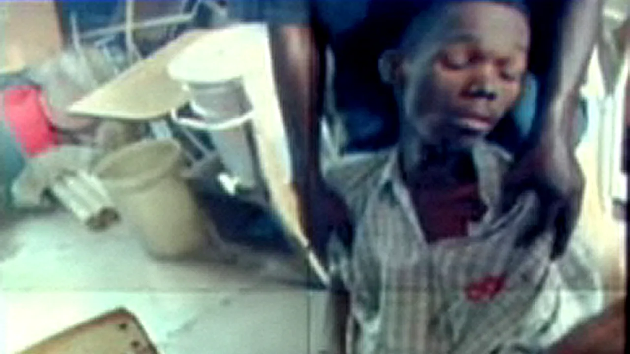 Un haitian scos de sub dărâmături după aproape o lună - VIDEO