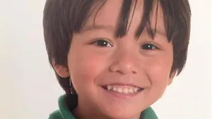 Julian Cadman, băiatul de 7 ani, dat dispărut, printre persoanele ucise în urma atacului de la Barcelona. Bunicul acestuia lansase un apel pe Facebook pentru găsirea nepotului