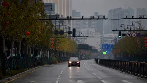 Viaţa în Wuhan, în toiul epidemiei de coronavirus: străzi abandonate şi supermarketuri cu rafturi goale. FOTO