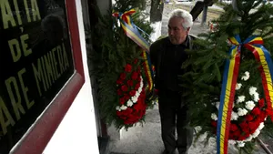 Sute de ortaci de la Livezeni îşi omagiază colegii morţi la Petrila