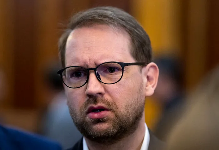 Dominic Fritz a anunțat partidul că va candida la conducerea USR