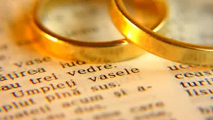 Bărbaţii au nevoie de trei ani pentru a-şi cere iubita în căsătorie