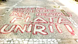 Mesaje critice la adresa Primăriei Iaşi şi a lui Nichita, scrise cu vopsea pe străzile din oraş - FOTO