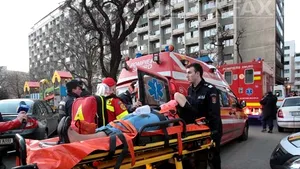 OPT OAMENI, împuşcaţi de un poliţist într-un coafor din zona Perla din Capitală. Două dintre victime au murit. Atacatorul a fost prins - FOTO, VIDEO