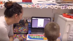 Copiii cu autism sunt victime colaterale în epidemia de coronavirus. Riscă regresul bolii 