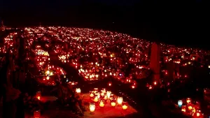 Cimitirul Eroilor Revoluţiei din 1989 va fi luminat de Ziua Morţilor