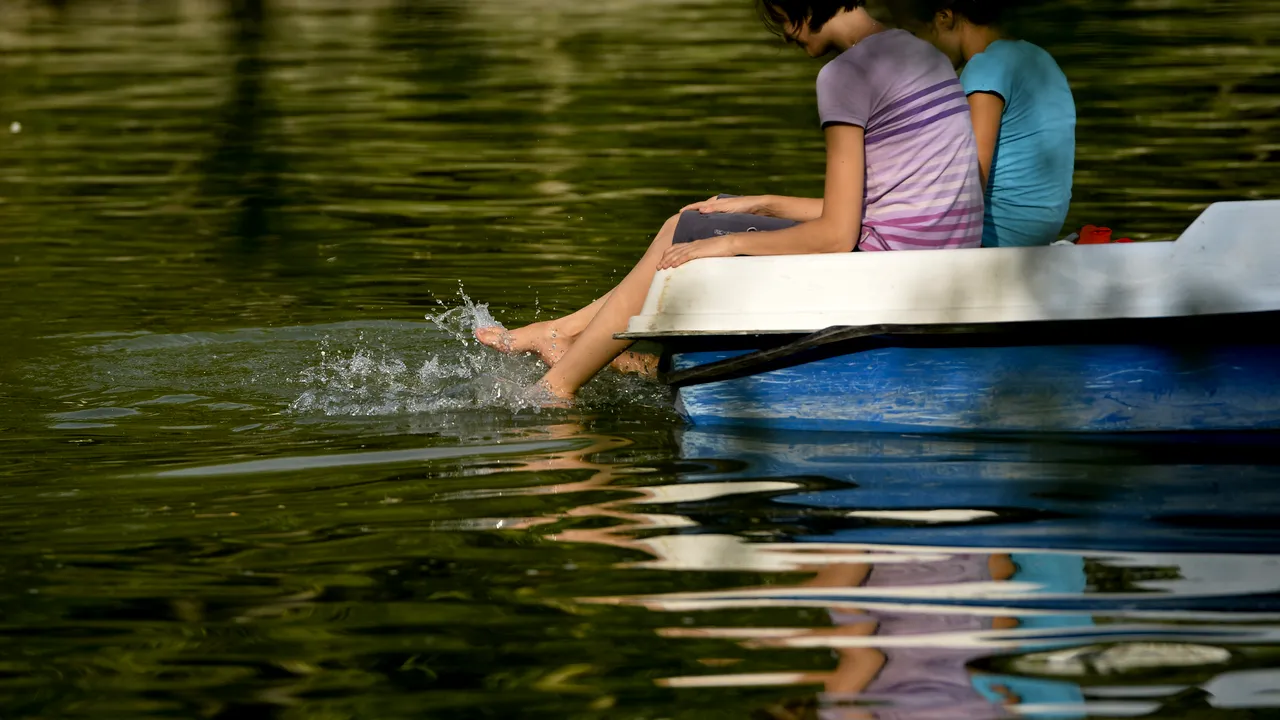 Cadou de „Iepuraş”: plimbări gratuite pe lac, în Parcul Drumul Taberei, de Paşte