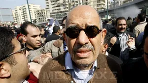 Fostul director AIEA, ElBaradei, nevoit să se refugieze într-o moschee din Cairo - VIDEO