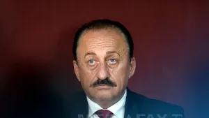 Cristescu, angajaţii clubului şi suporterii rapidişti au deszăpezit terenul de pe Giuleşti