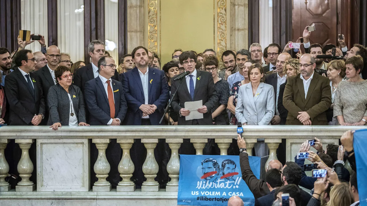 Opt foşti membri ai Guvernului din Catalonia au fost arestaţi / Mandat european de arestare, emis pe numele lui Carles Puigdemont / Reacţia fostului lider catalan