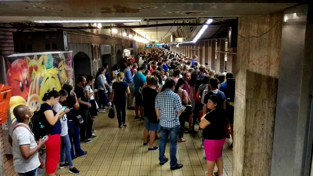 Un mort la metrou, găsit în tunelul din apropierea staţiei Universitate. UPDATE: Circulaţia trenurilor a fost reluată pe ambele fire între Piaţa Romană şi Universitate
