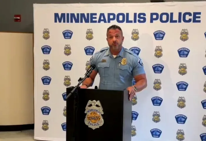 EXTERNE Zeci de arestări la Minneapolis în timpul protestelor provocate de uciderea unei femei de un agent de imigrări